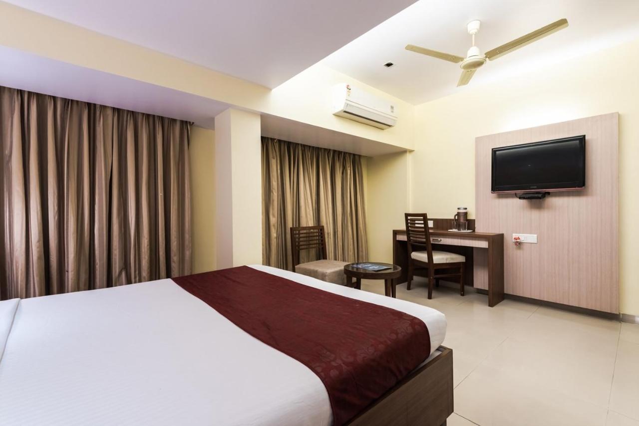 Hotel Aishwarya Residency Нави Мумбаи Экстерьер фото